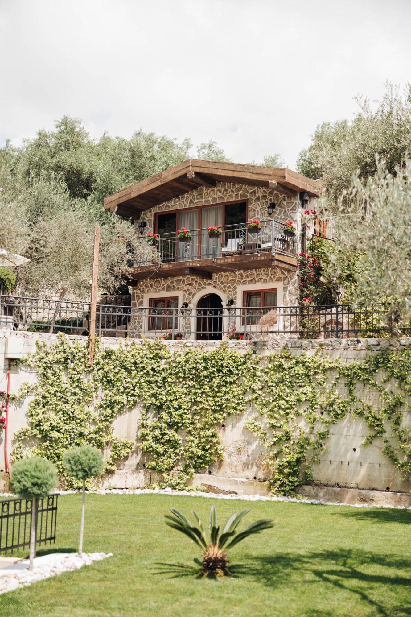 באר Olive Queen Rustic Estate מראה חיצוני תמונה